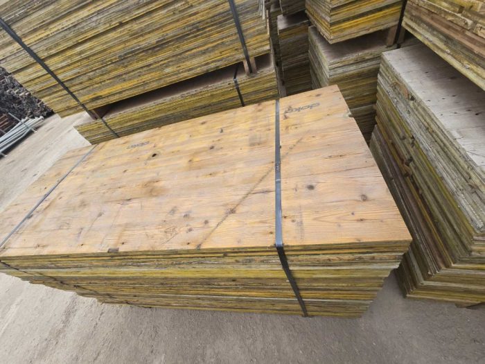 Detalj žute drvene oplate DOKA 3-S